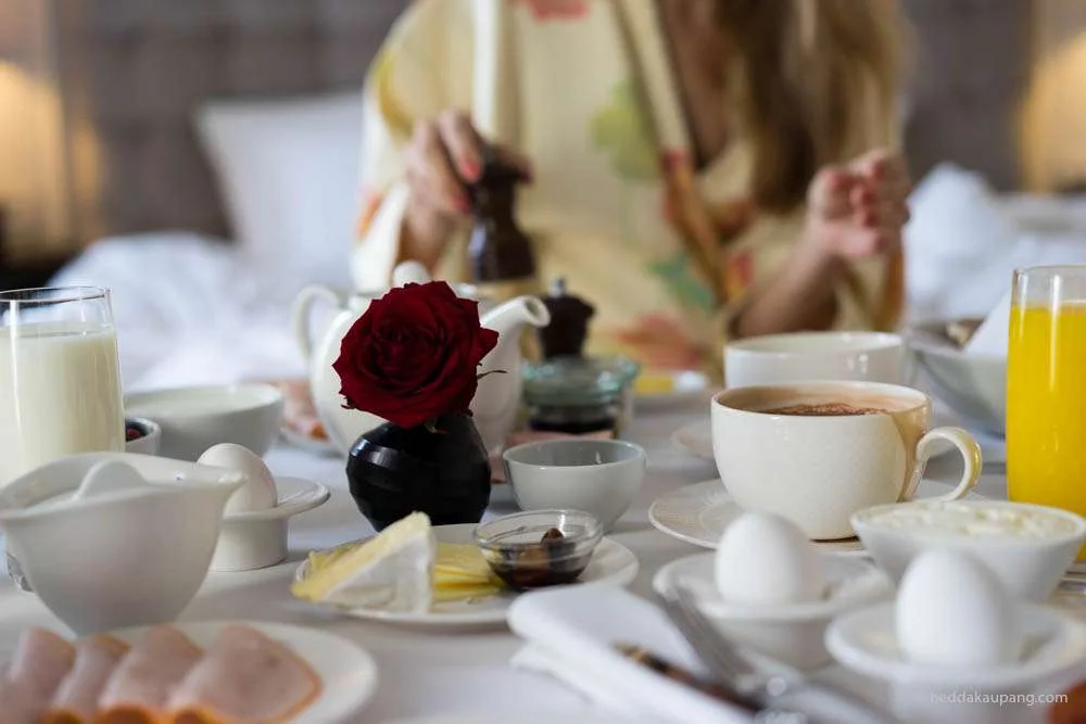 frokost på sengen hos luksuriøse Hotel d'Angleterre i København