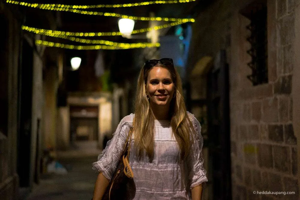 Meg i bakgater i Barcelona