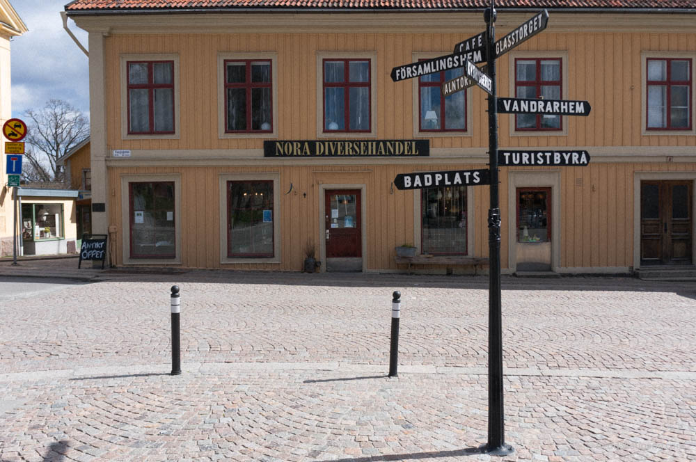 Skilt på torget i Nora